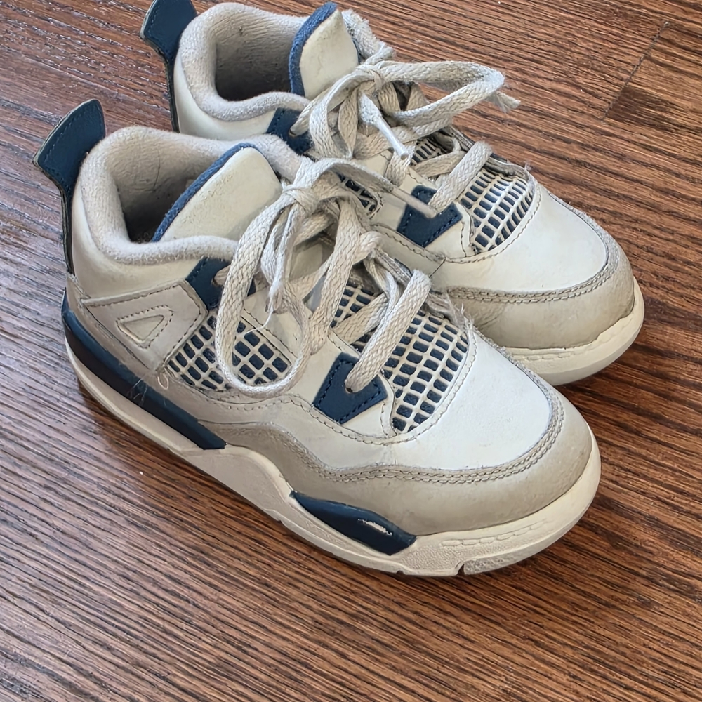 JORDAN 3s Toddler 8.5C BLUE and WHITE